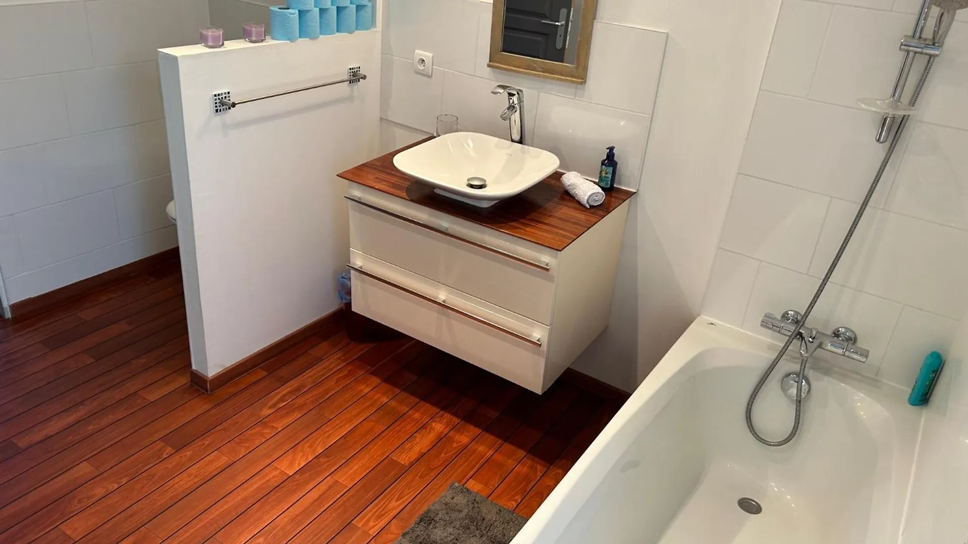 La Chambre De Kerly Pleguien Bed & Breakfast